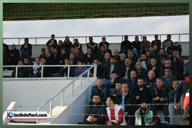 İznikspor Kendi Sahasında Burgazspor'u 4-2 İle Geçmeyi Başardı