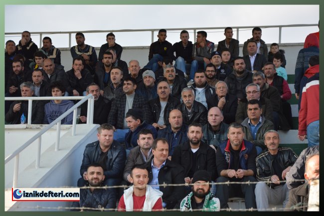 İznikspor Kendi Sahasında Burgazspor'u 4-2 İle Geçmeyi Başardı