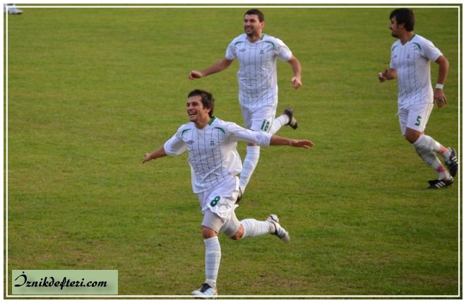 İznikspor Liderliğe Yükseldi