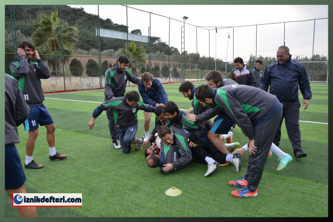 İznikspor Liderliğin Keyfini Sürüyor