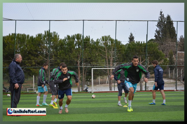 İznikspor Liderliğin Keyfini Sürüyor