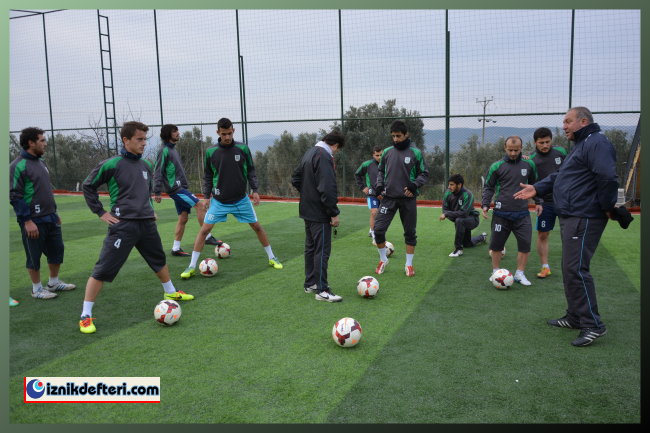 İznikspor Liderliğin Keyfini Sürüyor