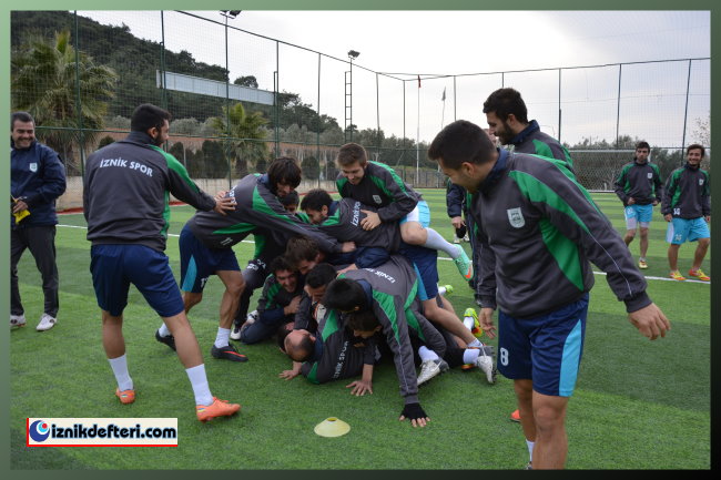 İznikspor Liderliğin Keyfini Sürüyor