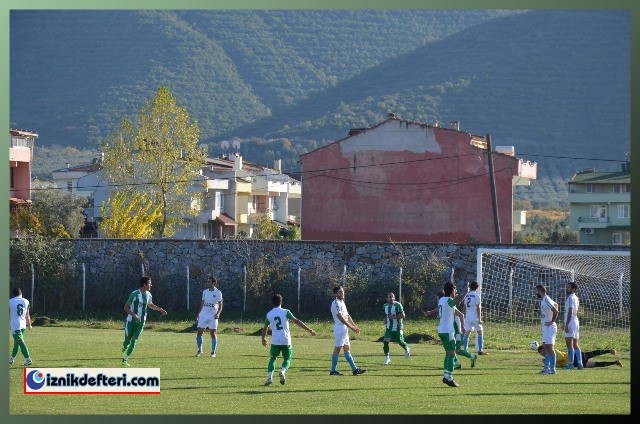 İznikspor Puan Almaya Devam Ediyor