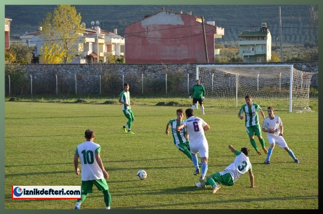 İznikspor Puan Almaya Devam Ediyor