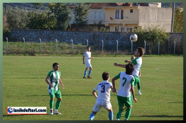 İznikspor Puan Almaya Devam Ediyor