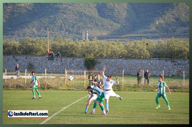 İznikspor Puan Almaya Devam Ediyor