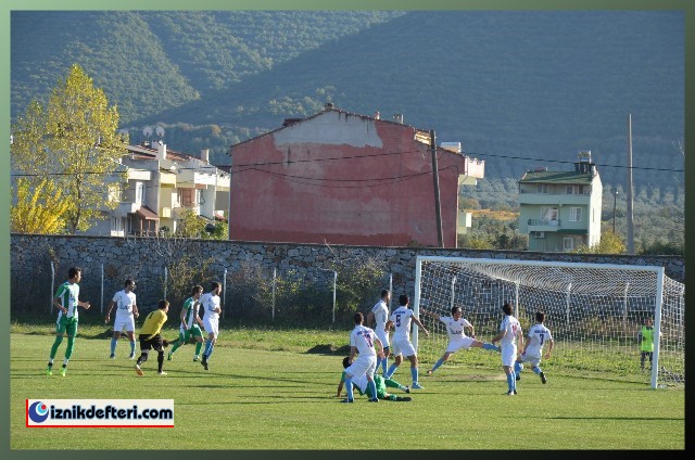 İznikspor Puan Almaya Devam Ediyor