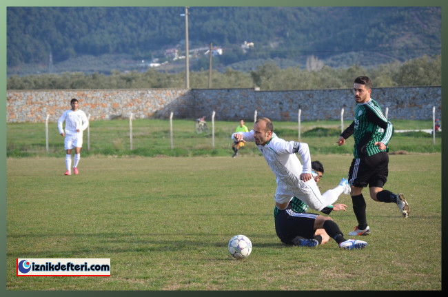 İznikspor Zorlu Maçtan Puan Çıkarmayı Başardı