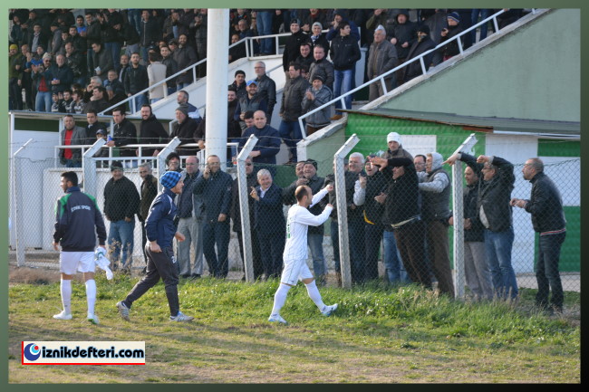 İznikspor Zorlu Maçtan Puan Çıkarmayı Başardı