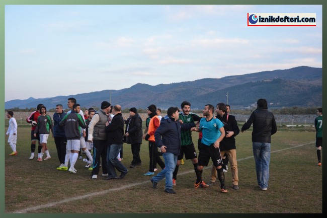 İznikspor Zorlu Maçtan Puan Çıkarmayı Başardı