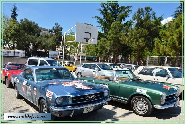 İznik’ten  Klasik Otomobiller  Geçti