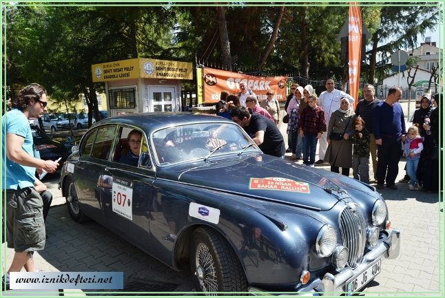 İznik’ten Klasik Otomobiller Geçti