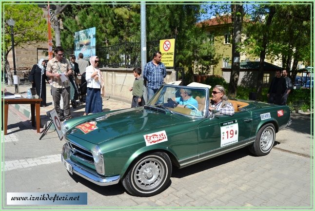 İznik’ten Klasik Otomobiller Geçti
