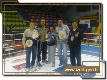 Kick Boks'ta Şampiyon İznik'ten Çıktı