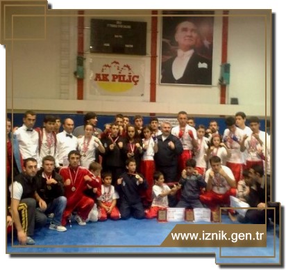 Kick Boks'ta Şampiyon İznik'ten Çıktı