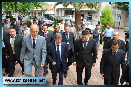 Kırgızistan Geçici Hükümeti Başkan 1. Yard. Atambayev, İznik&#39te