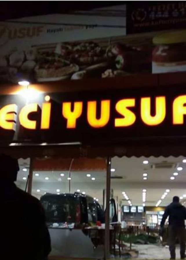 Köfteci Yusuf’un Bursa şubesinde trafik kazası