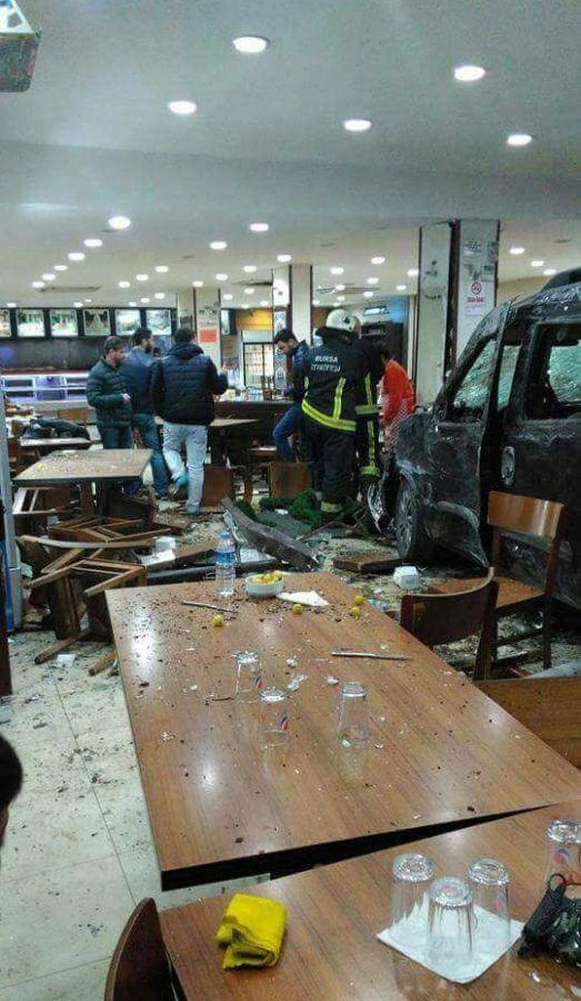 Köfteci Yusuf’un Bursa şubesinde trafik kazası
