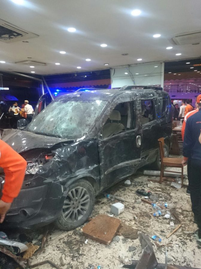 Köfteci Yusuf’un Bursa şubesinde trafik kazası
