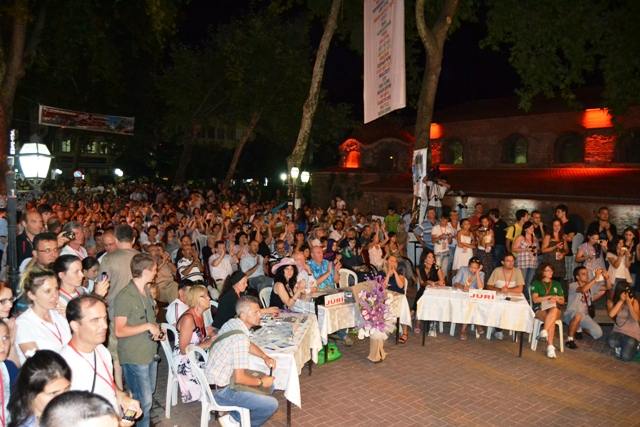 Kraliçe Ukrayna Güzeli Lesia Motsna Oldu