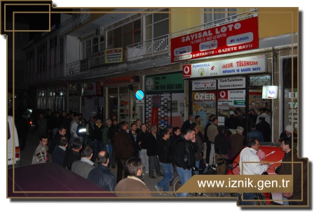 Krize Teğet Giren Halk, Ümidi Lotoya Bağladı