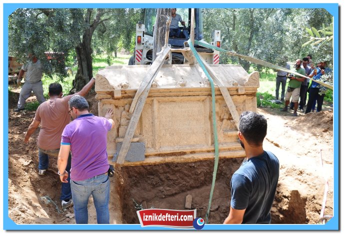 Lahit Kazısında Üç Tuğla Mezar Daha Çıktı