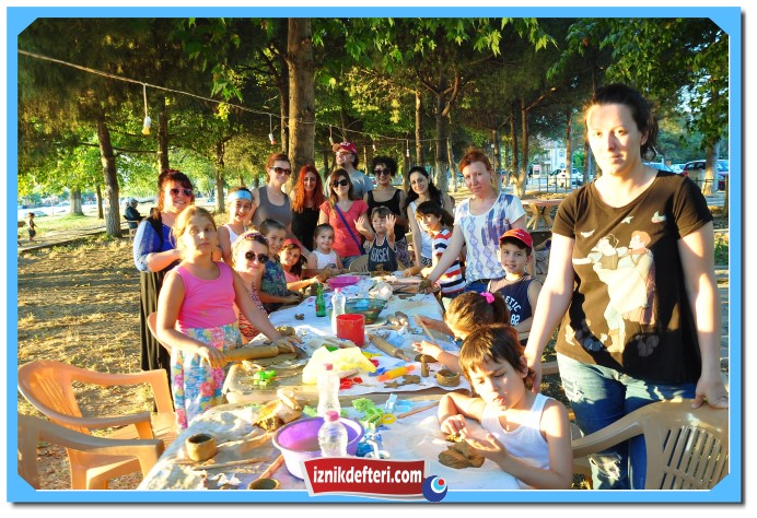 Minikler Hayallerini Çamurda Yarattılar