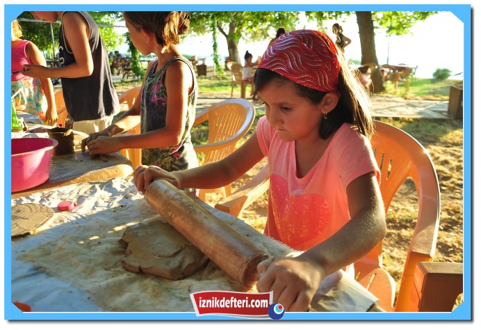 Minikler Hayallerini Çamurda Yarattılar