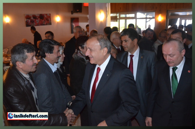 Oktay Vural İznik'te Partililerle Bir Araya Geldi
