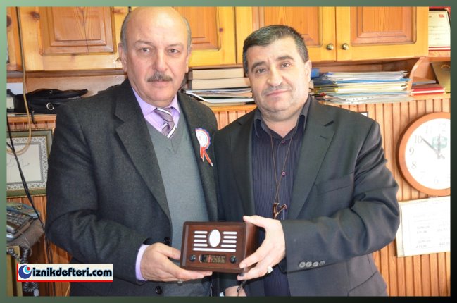 Rekortmenlere Kendisi Küçük, Anısı Büyük Nostaljik Radyo Hediye Edildi