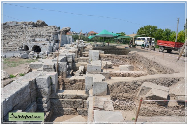 Roma Tiyatrosunda Cesetlerin Yakıldığı Kireç Havuzları Bulundu