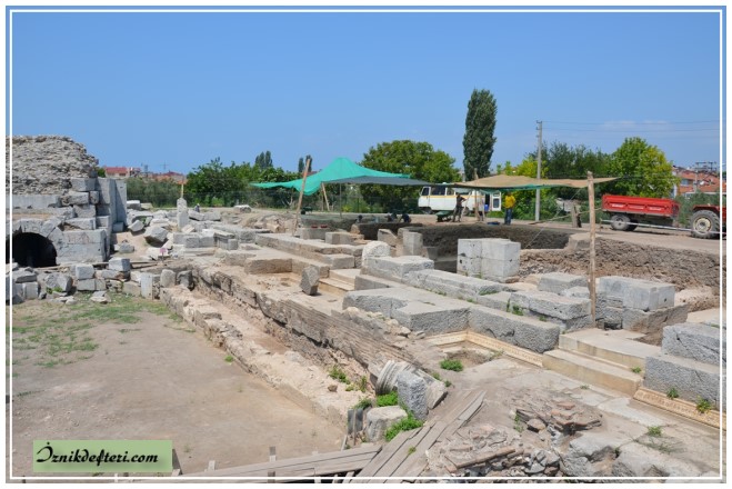 Roma Tiyatrosunda Cesetlerin Yakıldığı Kireç Havuzları Bulundu