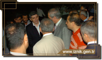 Saadet Partisinden Gövde Gösterisi Gibi İftar Yemeği