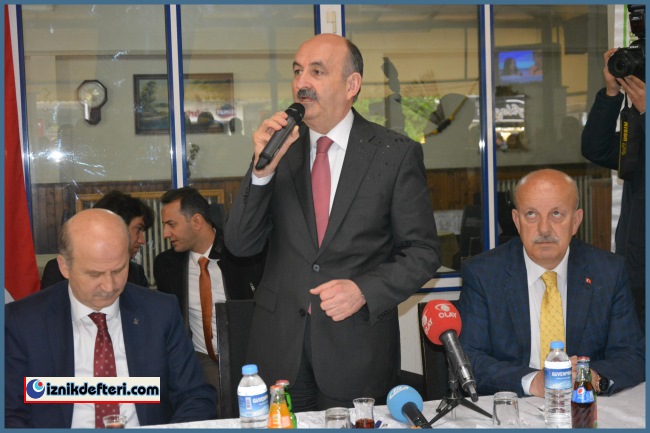 Sağlık Bakanı Bisiklete Bindi Vatandaş İle Kahvaltı Yaptı
