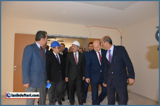 Sağlık Bakanı Bisiklete Bindi Vatandaş İle Kahvaltı Yaptı