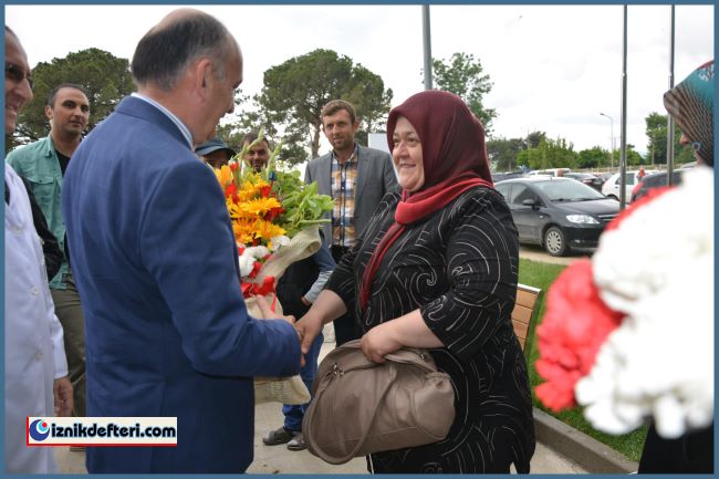 Sağlık Bakanı Mani İle Karşılandı