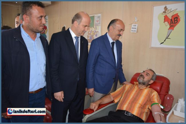 Sağlık Bakanı Mani İle Karşılandı