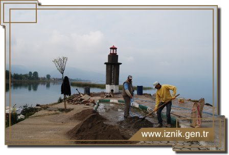 Sahile Deniz Feneri