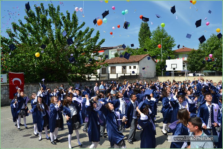 Şehit Sedat Pelit Anadolu Lisesinde Mezuniyet Sevinci