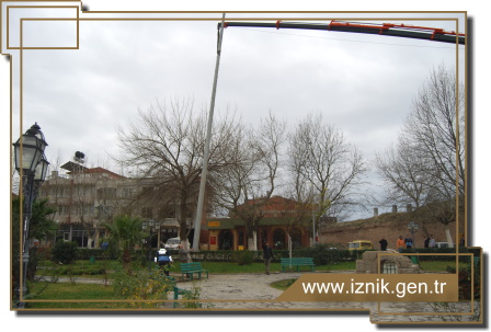 Şehitler Parkına Elektrik Direği