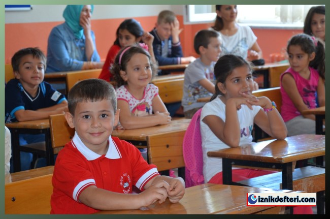 Tatil Sonu Öğrenciler Okula Merhaba Dedi