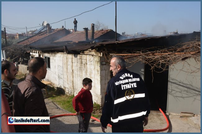 Tiyatro Kazıları Yanındaki Yangın Korkuttu