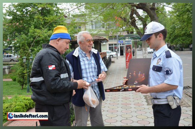Trafik Haftası'nda Çikolatalı Kutlama