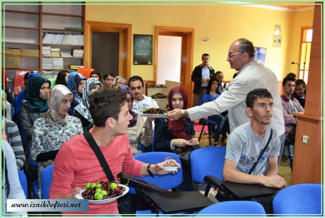 Üniversite Öğrencilerine Meyveli Karşılama