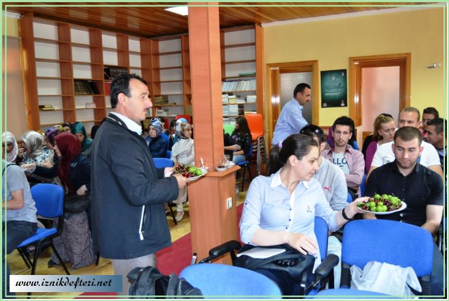 Üniversite Öğrencilerine Meyveli Karşılama
