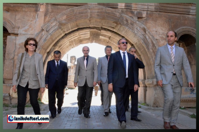 Vali Karaloğlu&#39ndan İznik Surlarına Ziyaret