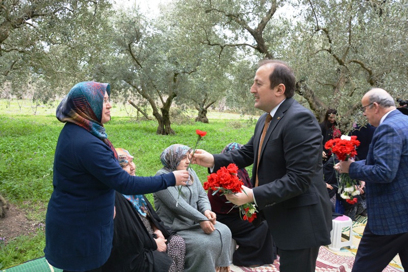 Zeytin bahçesinde “Dünya Emekçi Kadınlar Günü” kutlandı!