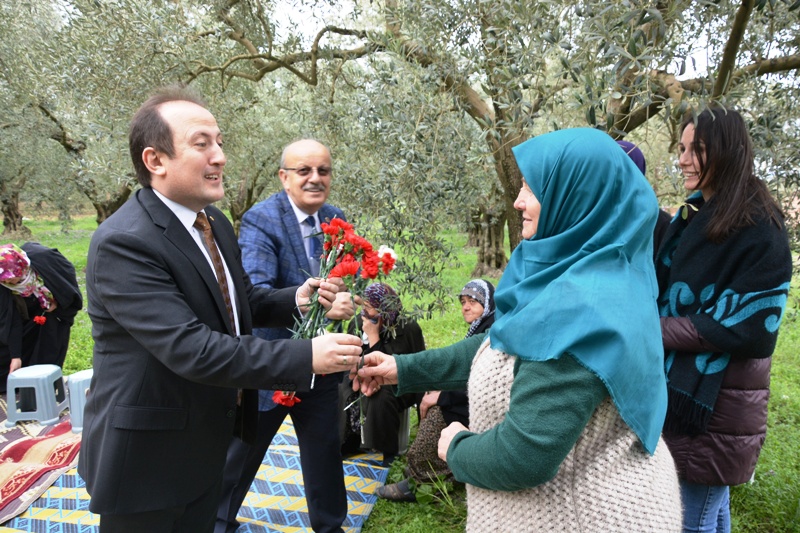Zeytin bahçesinde “Dünya Emekçi Kadınlar Günü” kutlandı!