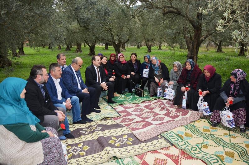 Zeytin bahçesinde “Dünya Emekçi Kadınlar Günü” kutlandı!